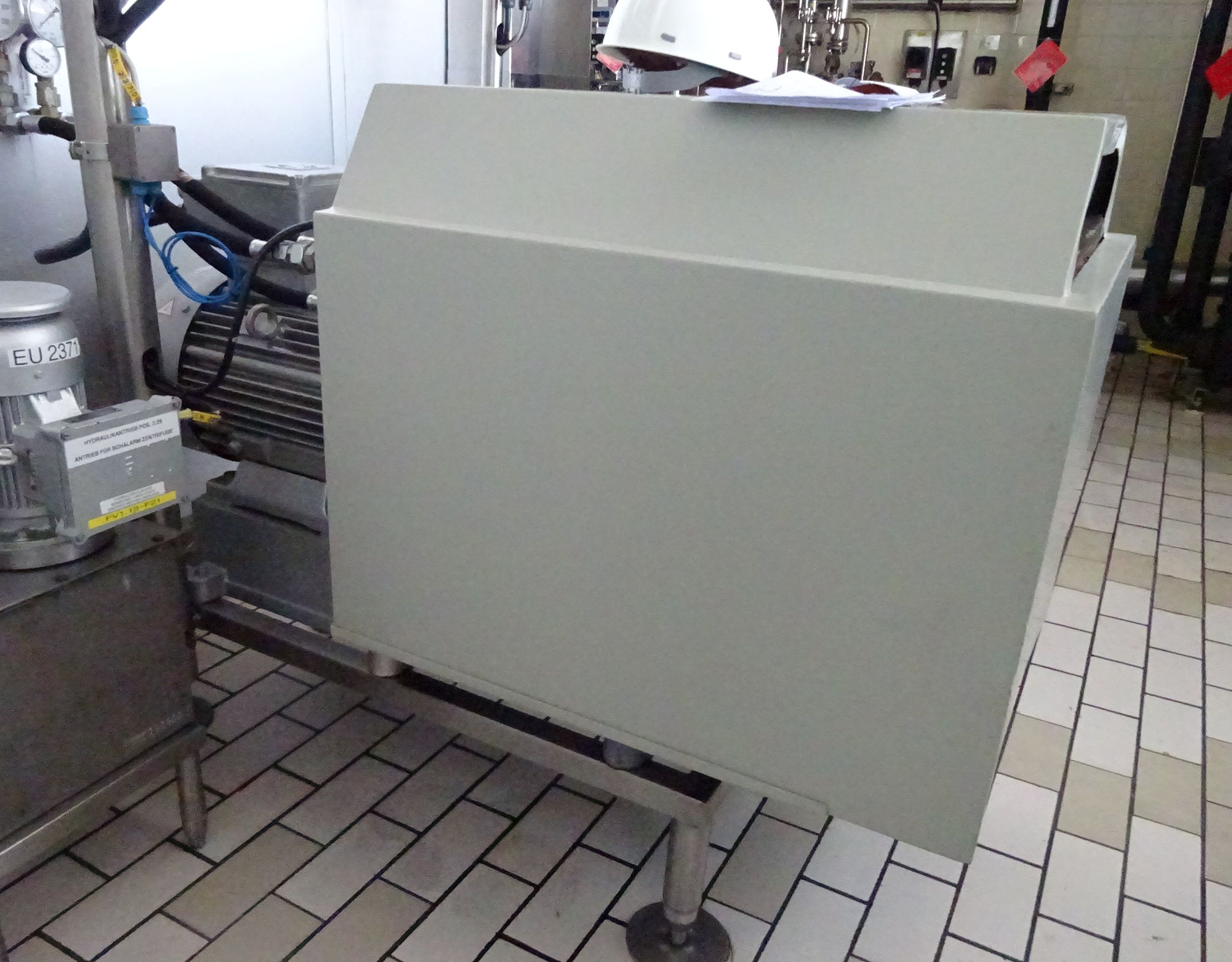  Manual Discharge-Top Centrifuge-Basket 1,250 mm (49.2 in) Stainless Steel 316 For Sale - IPP# 231134